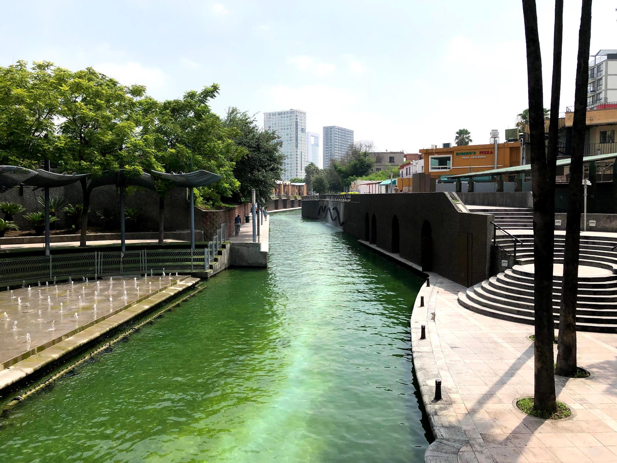 Paseo Santa Lucía en Monterrey