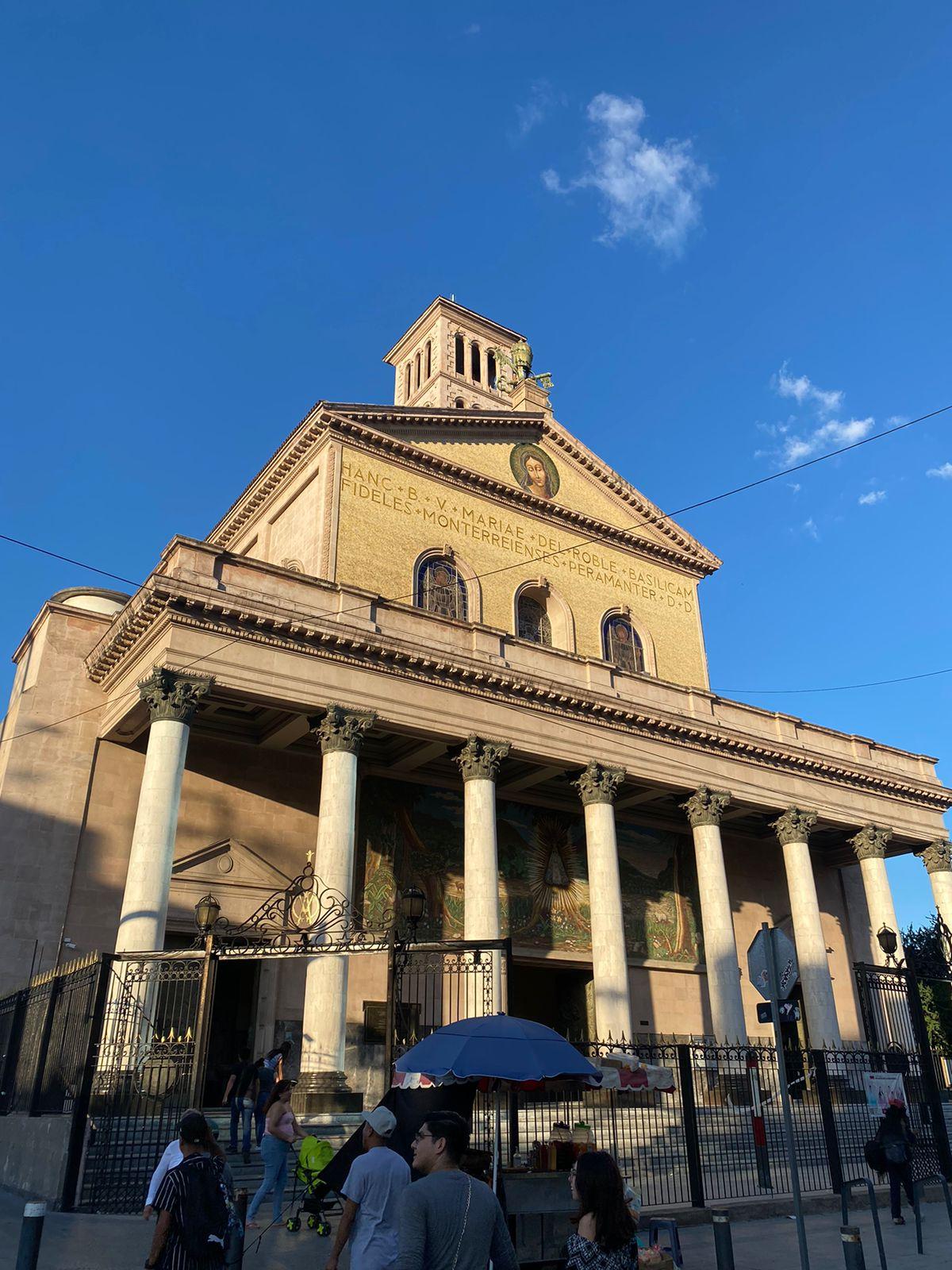 Basílica de Nuestra Señora del Roble en Monterrey