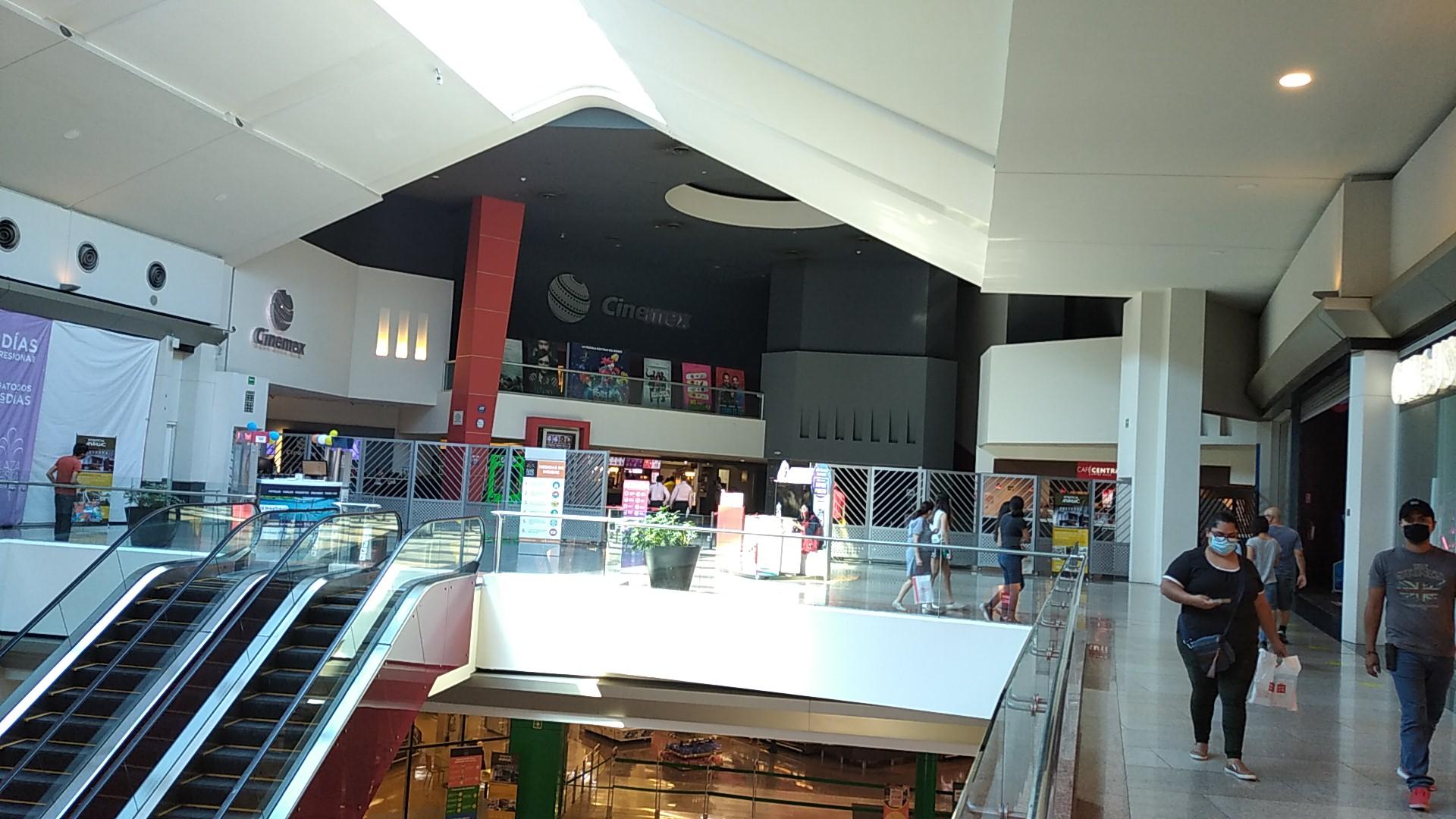 Plaza Fiesta Anáhuac vista 5